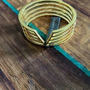 NWT Vince Camuto gold tone bracelet!